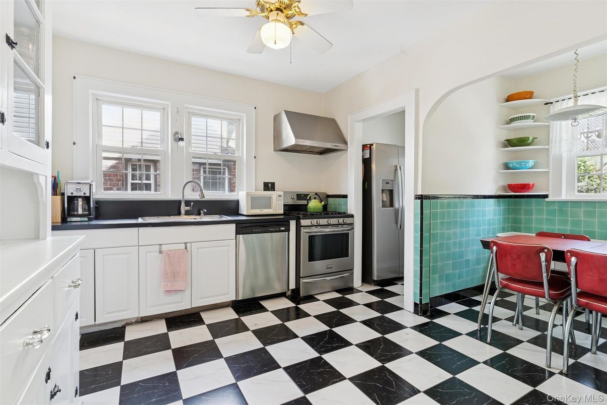 Interior, Kitchen, Pendant Lights, Stainless Steel Appliances
