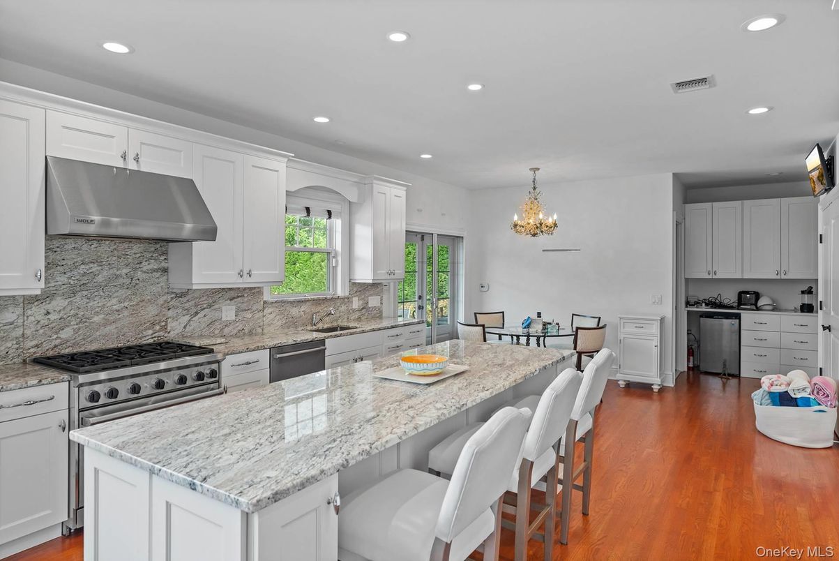 Chandelier, Dining room, Interior, Kitchen, Recessed Lighting, Stainless Steel Appliances, Wood Texture Flooring