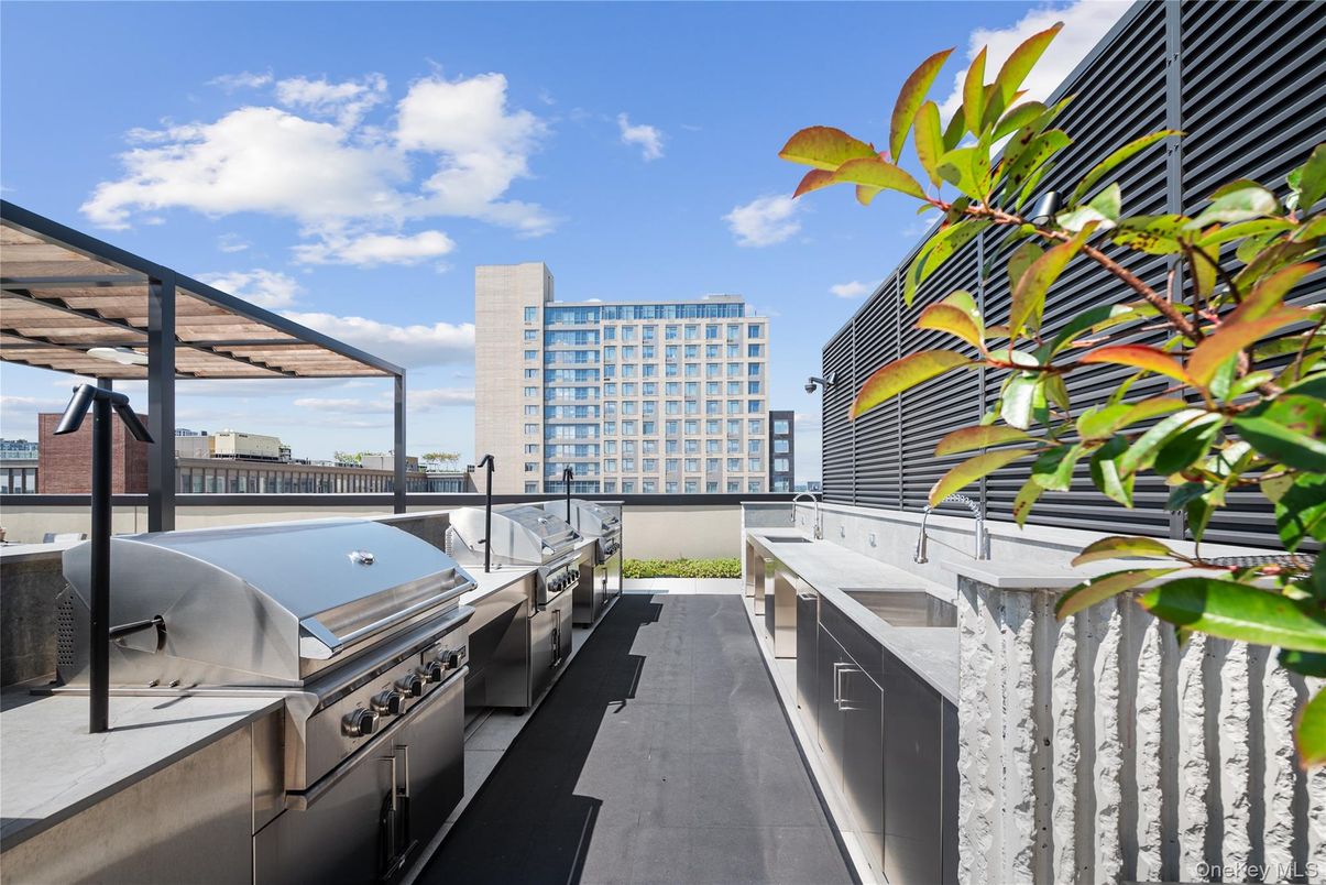 Exterior, Outdoor Kitchen