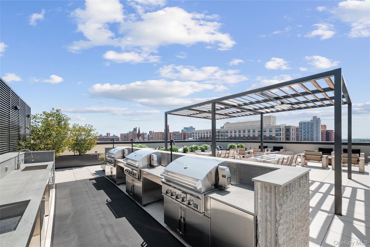 Exterior, Outdoor Kitchen