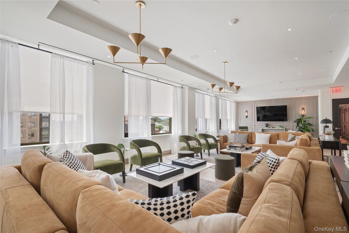 Dining room, Interior, Living room, Pendant Lights, Recessed Lighting