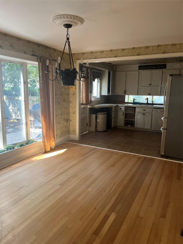 Interior, Kitchen, Pendant Lights, Wood Texture Flooring