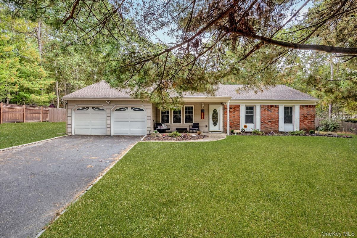 Attached, Exterior, Facade, Brick Facade, Ranch