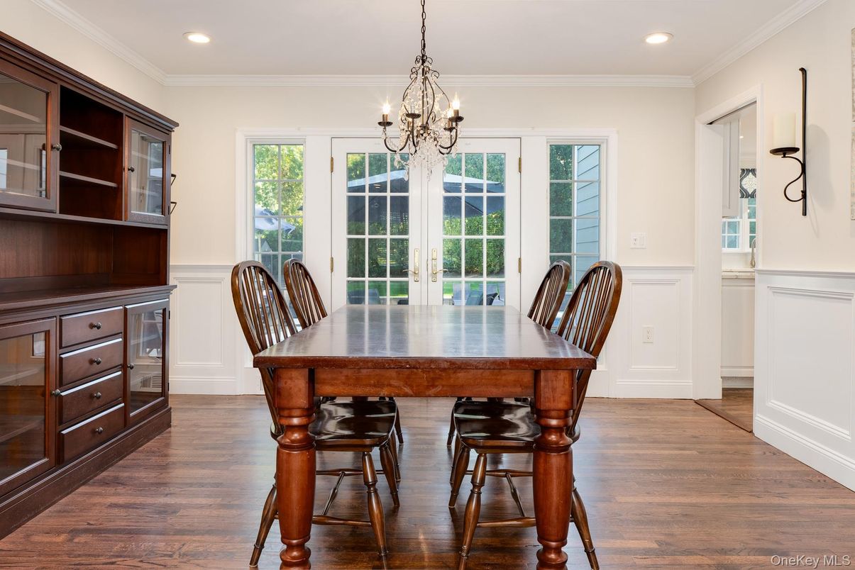 Chandelier, Dining room, Interior, Recessed Lighting, Wood Texture Flooring