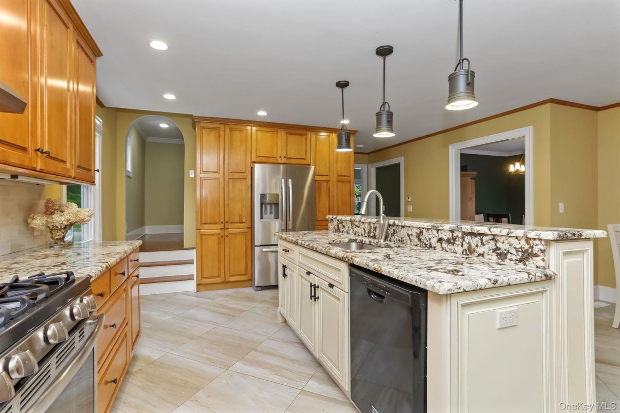 Interior, Kitchen, Pendant Lights, Recessed Lighting, Stainless Steel Appliances