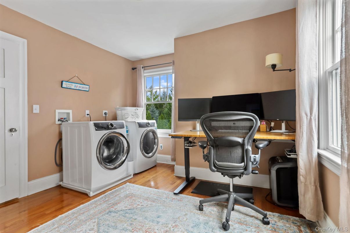 Home Office, Interior, Washer, Wood Texture Flooring