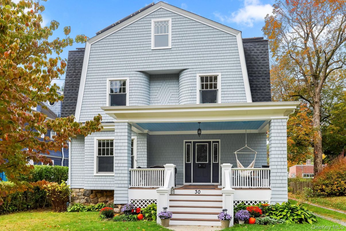 Exterior, Facade, Queen Anne Victorian