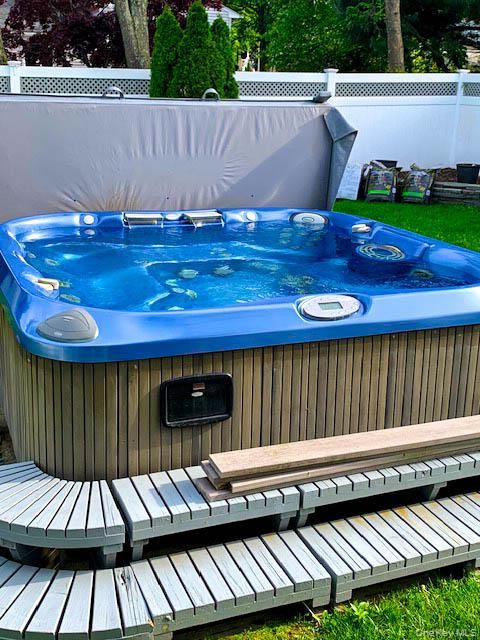 Exterior, Hot Tub