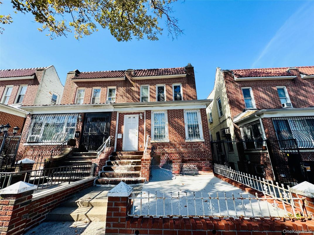 Exterior, Facade, Brick Facade, Rowhouse