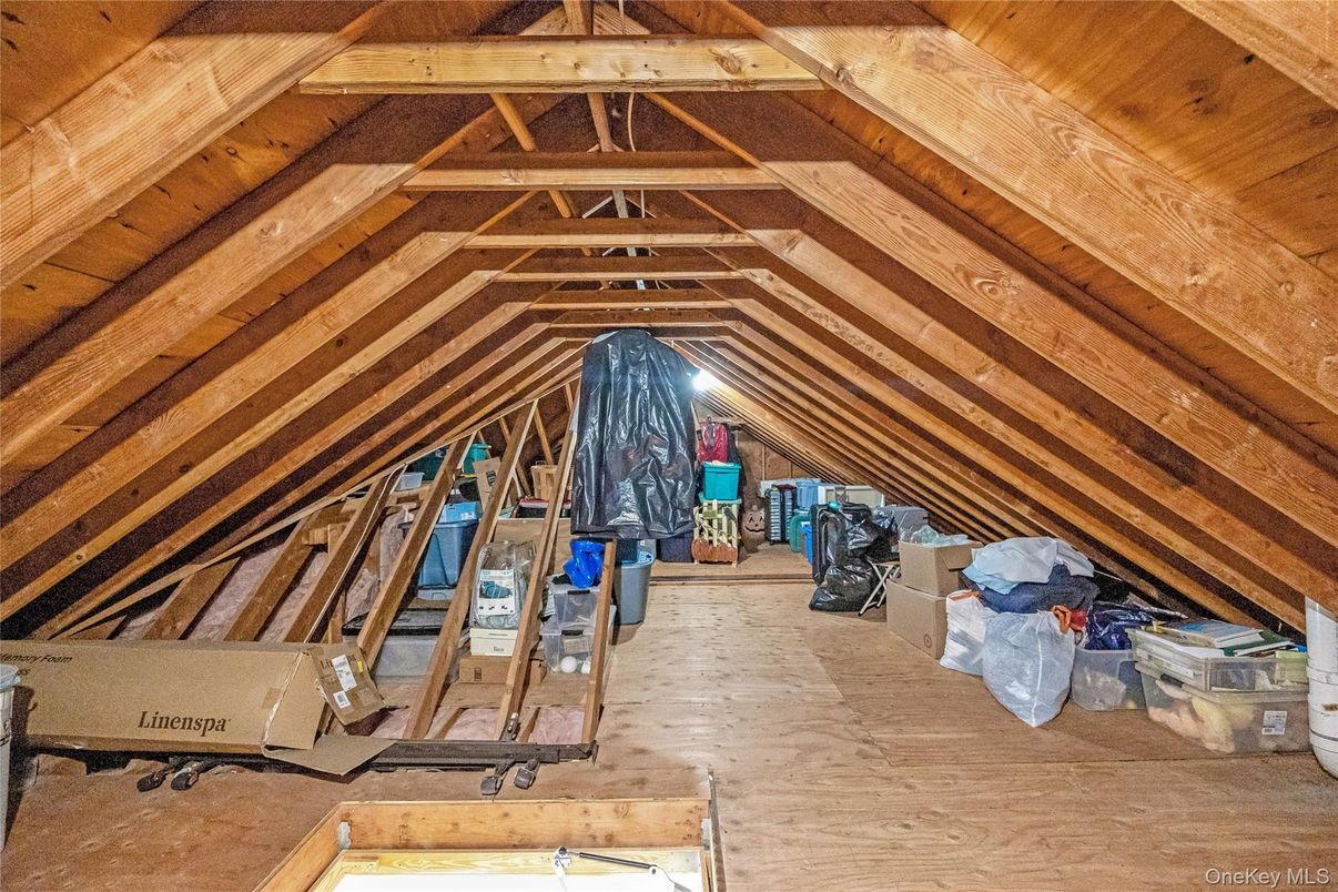 Empty room, Interior, Wooden Beams, Wooden Ceilings