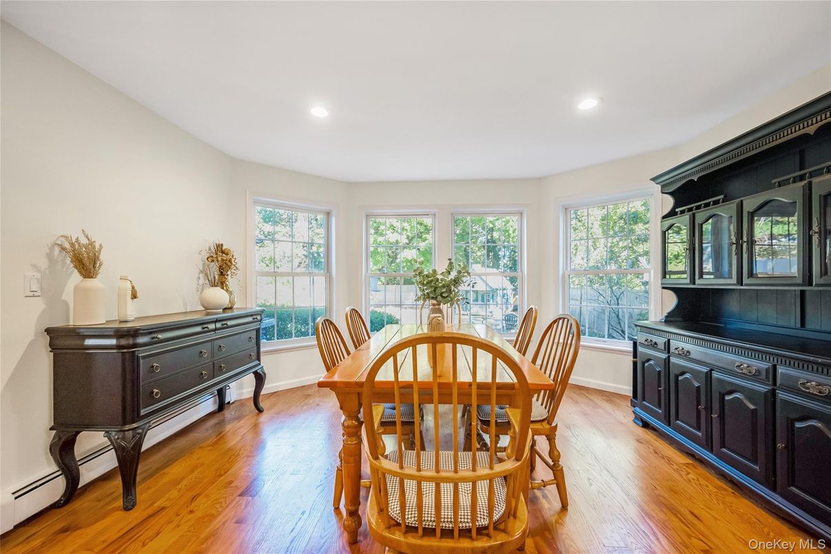 Dining room, Interior, Piano, Recessed Lighting, Wood Texture Flooring