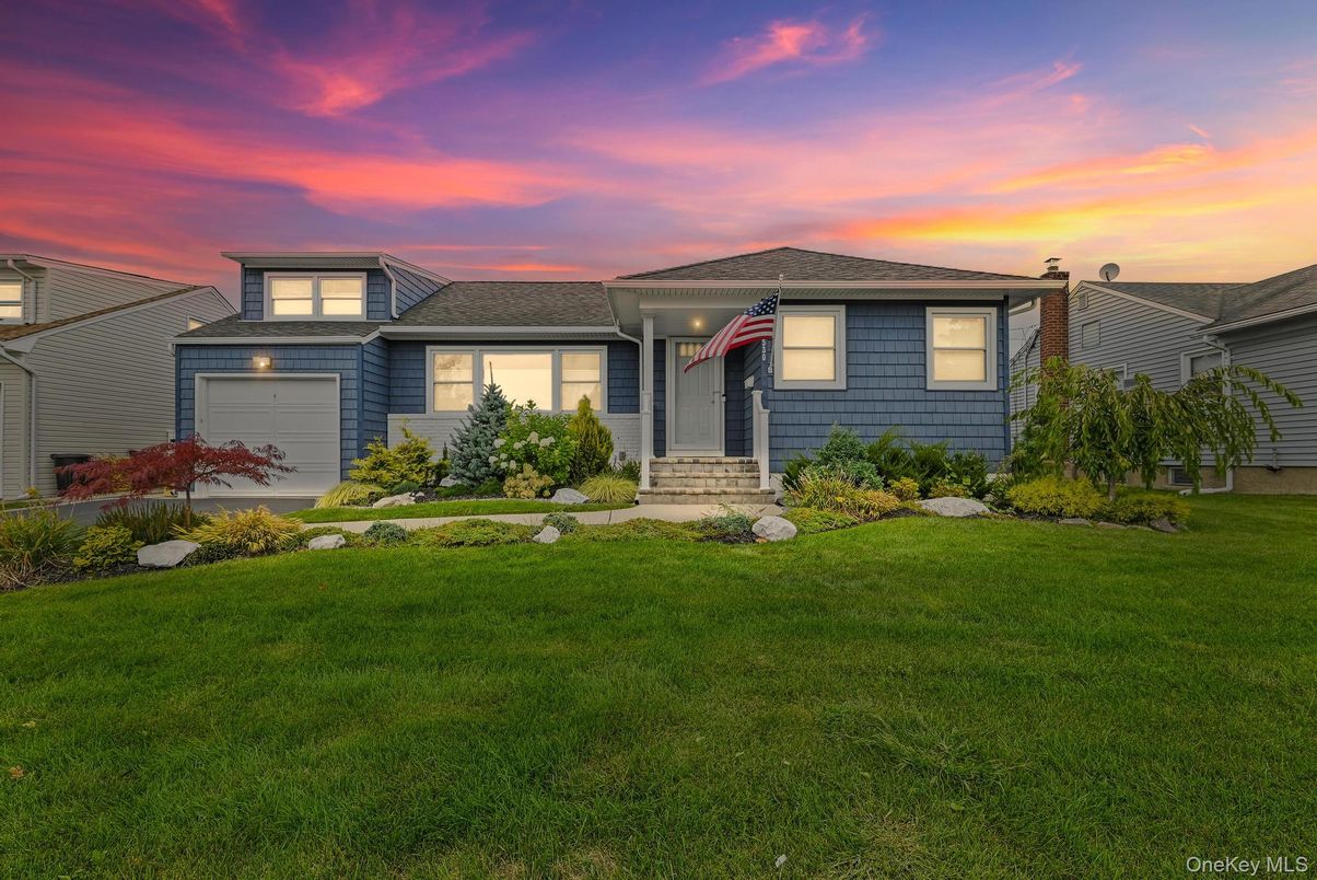 Attached, Backyard, Exterior, Facade, Split Level