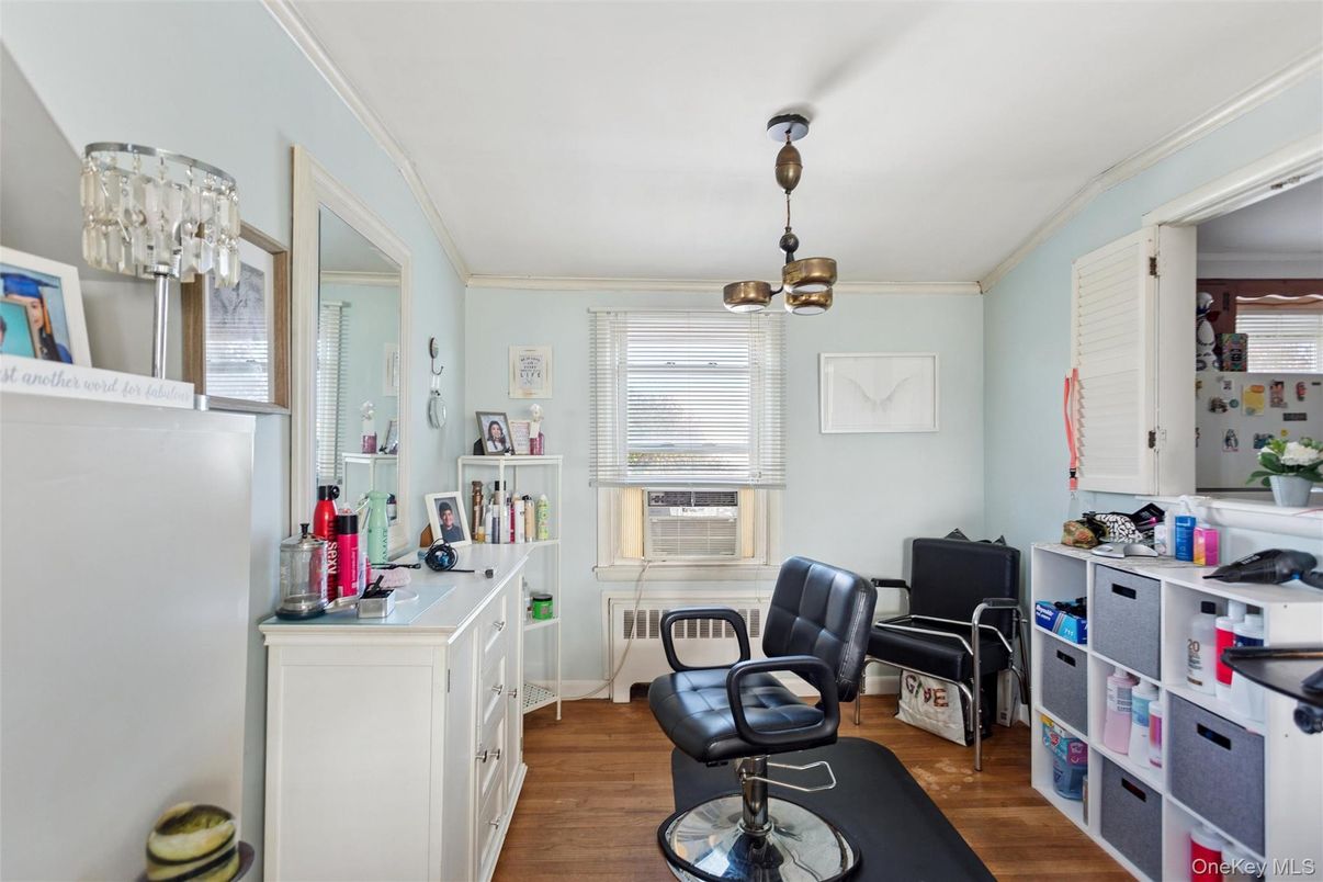 Interior, Pendant Lights, Wood Texture Flooring