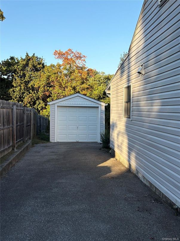 Detached Garage, Exterior