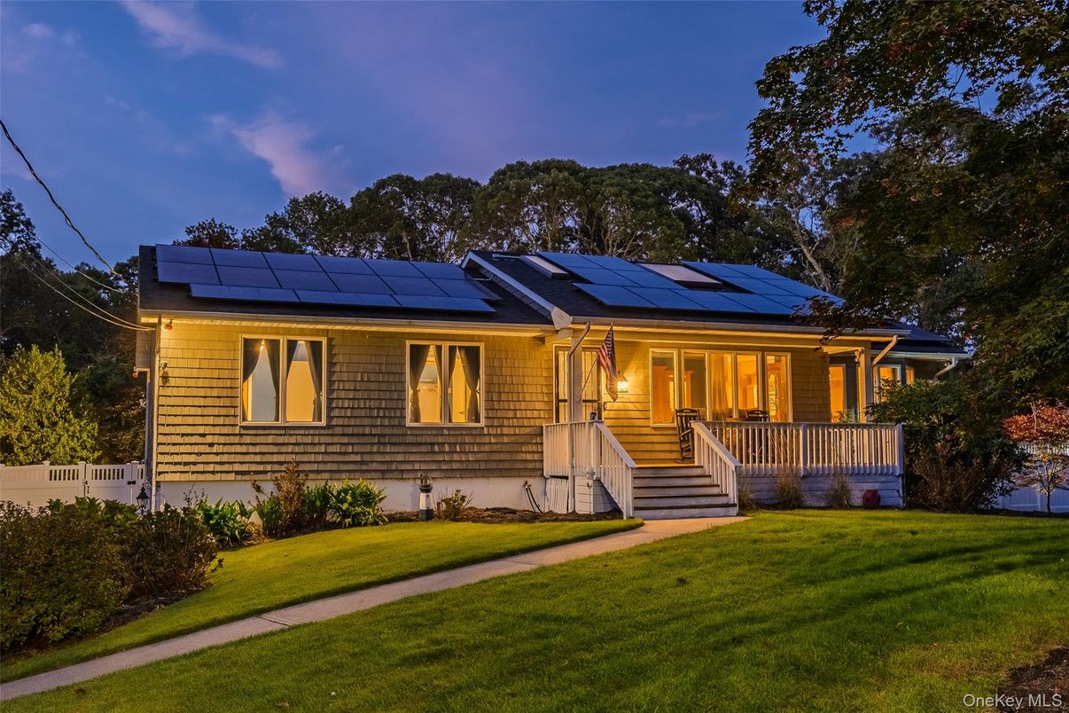 Backyard, Exterior, Facade, Solar Panels, Ranch