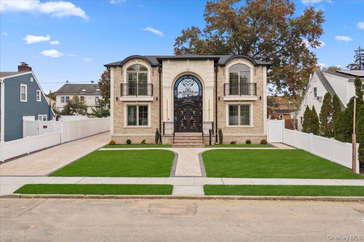 Exterior, Facade, French Provincial