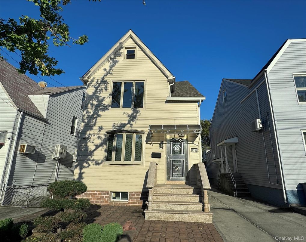 Exterior, Facade, Queen Anne Victorian