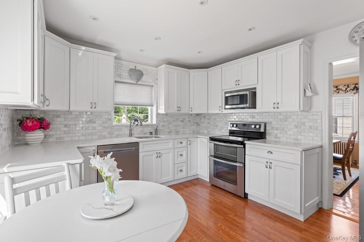 Dining room, Interior, Kitchen, Recessed Lighting, Stainless Steel Appliances, Wood Texture Flooring