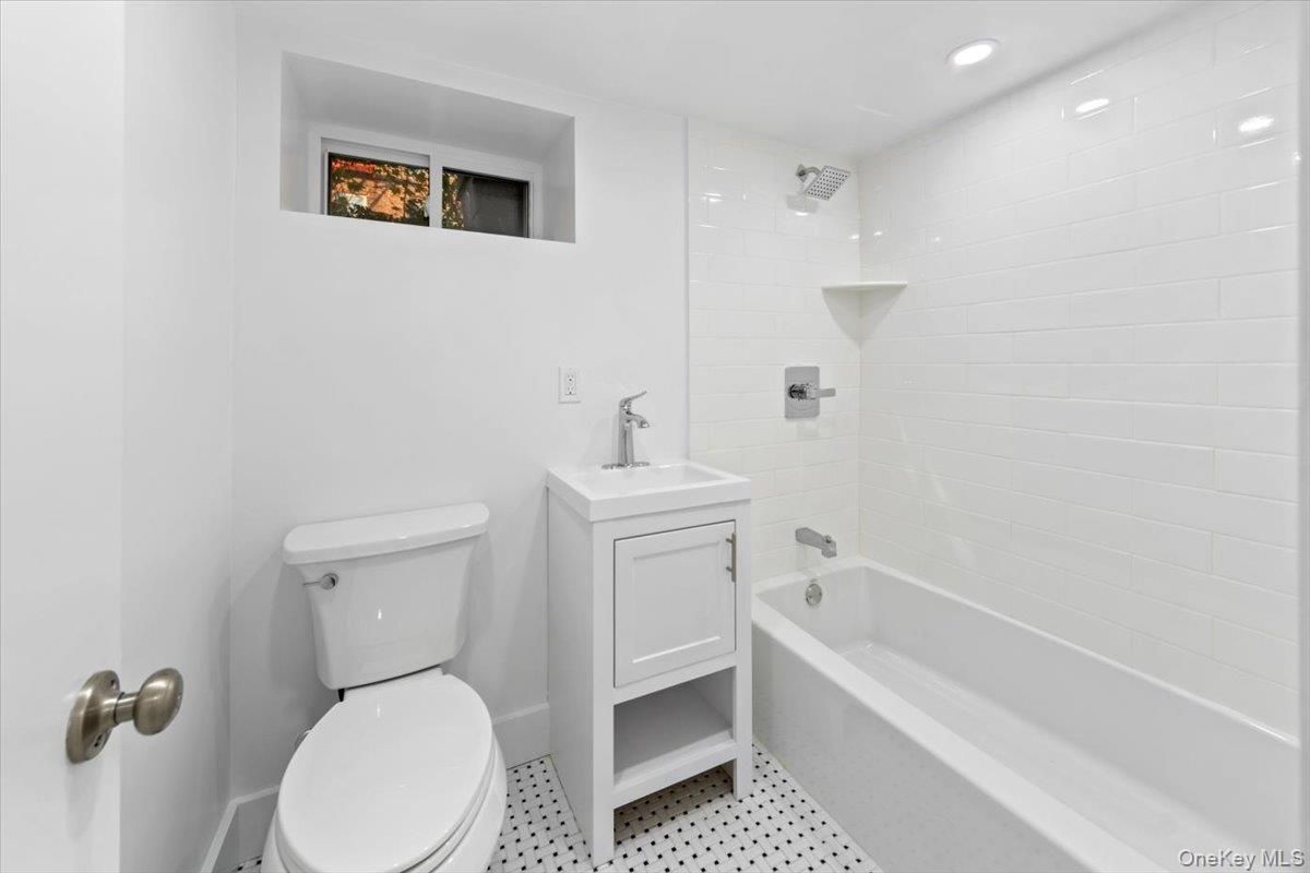 Bathroom, Interior, Recessed Lighting