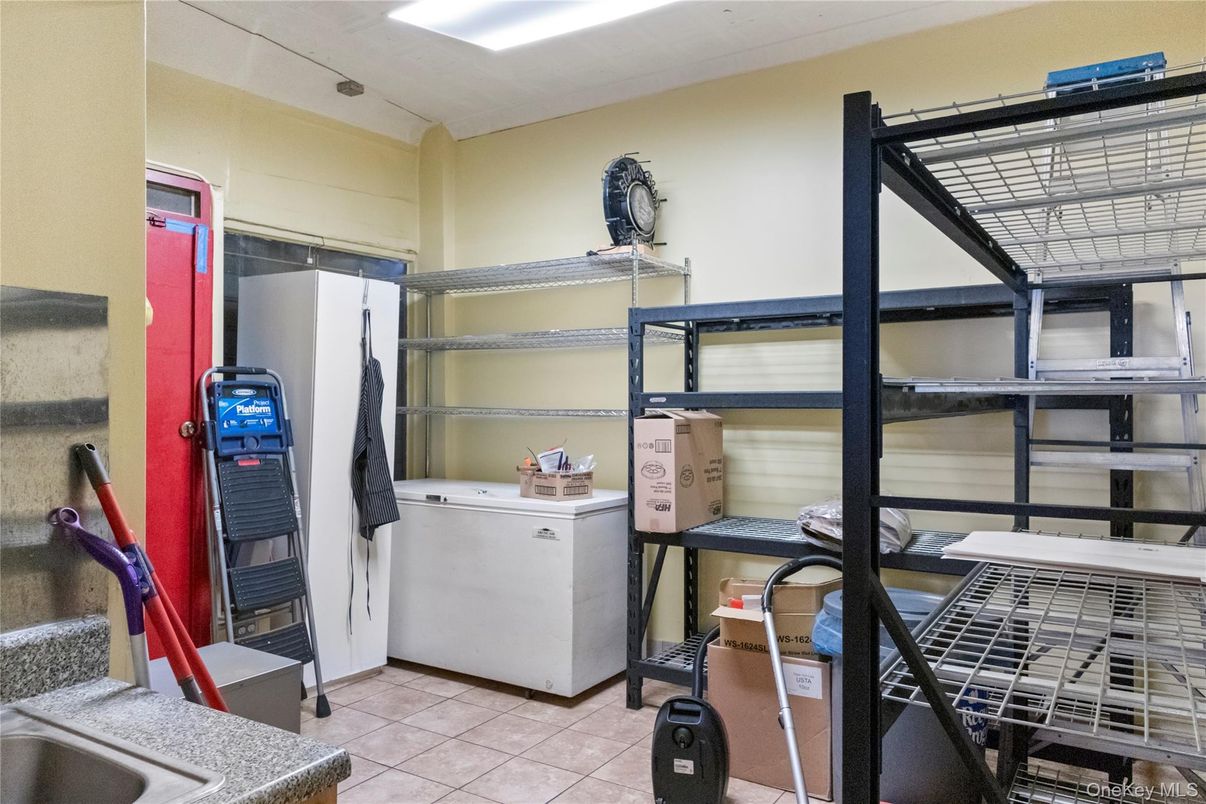 Interior, Washer