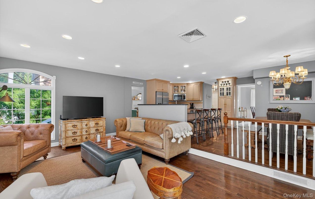 Chandelier, Dining room, Interior, Kitchen, Living room, Recessed Lighting, Wood Texture Flooring