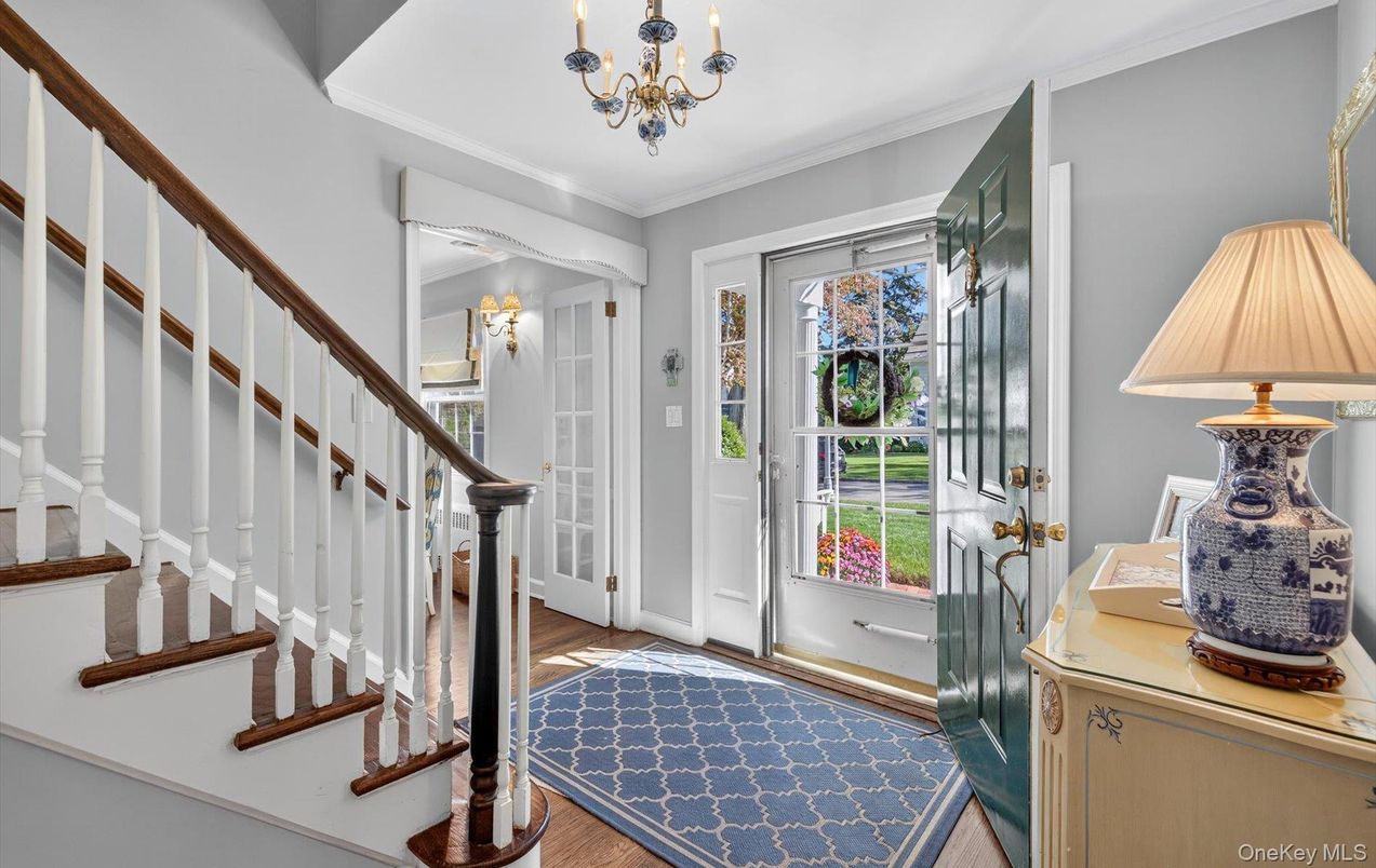 Chandelier, Interior, Wood Texture Flooring
