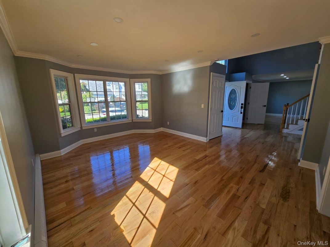 Empty room, Interior, Recessed Lighting, Washer, Wood Texture Flooring