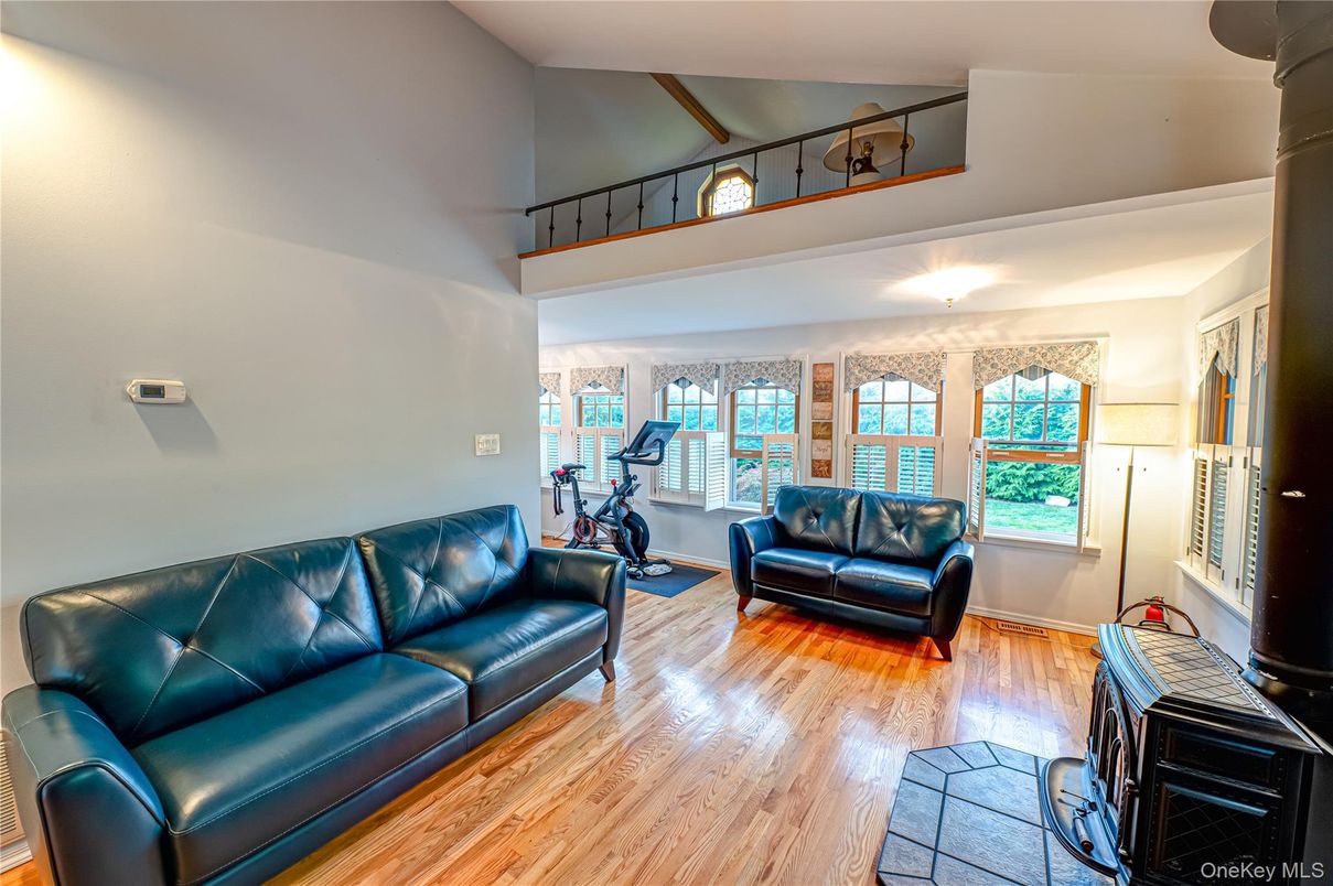 Fitness Equipment, Interior, Living room, Wood Texture Flooring