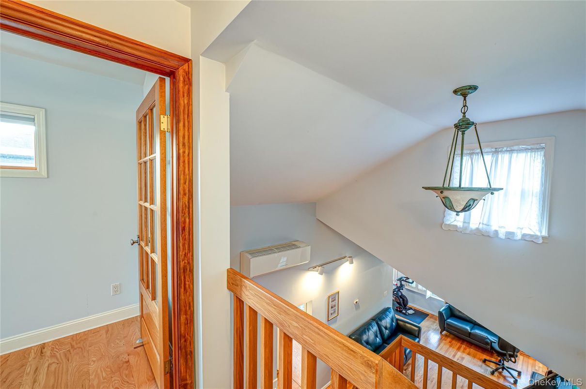 Interior, Pendant Lights, Wood Texture Flooring