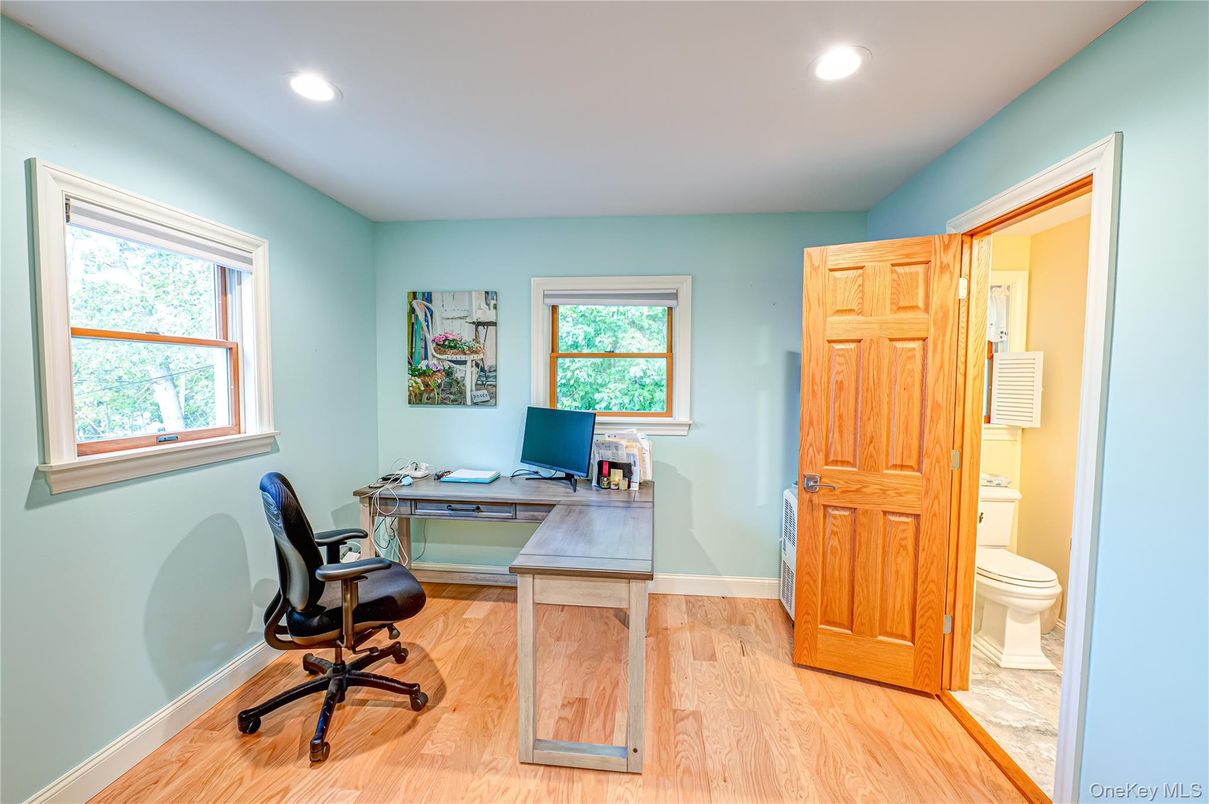 Bathroom, Home Office, Interior, Recessed Lighting, Wood Texture Flooring
