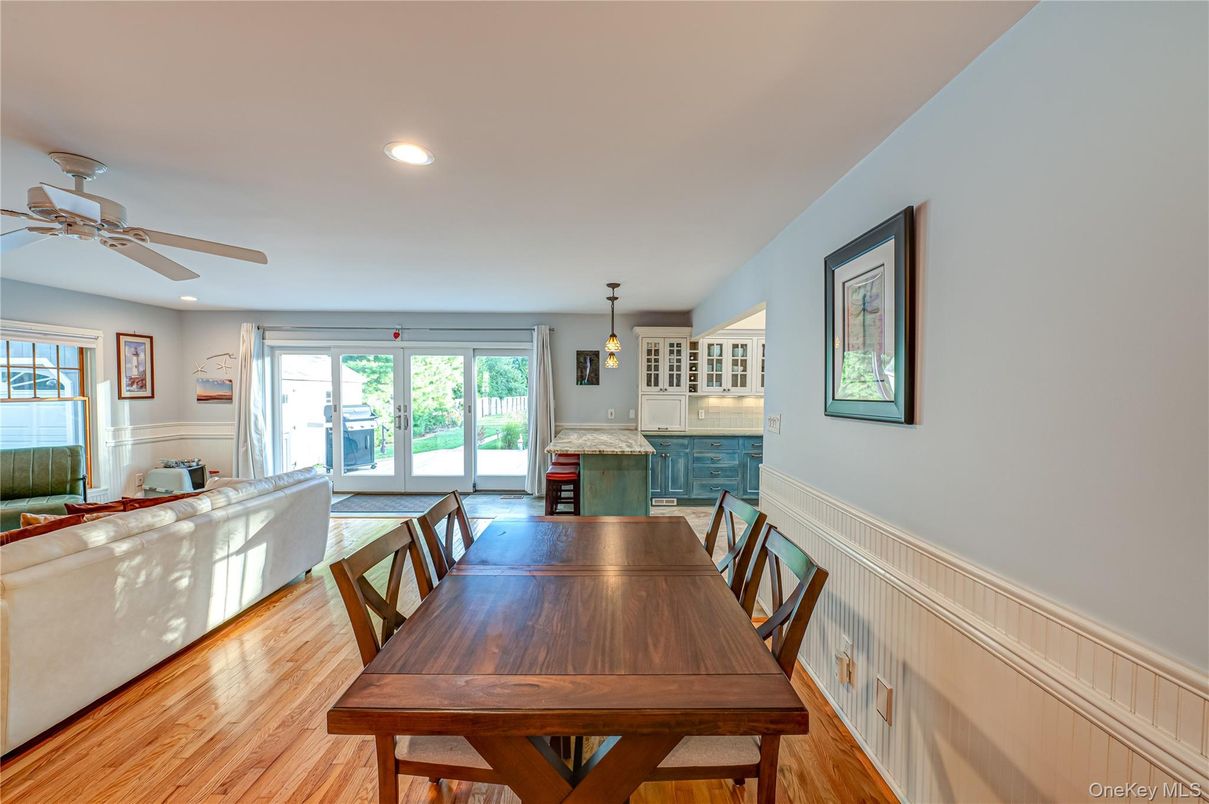 Dining room, Interior, Living room, Pendant Lights, Recessed Lighting, Wood Texture Flooring