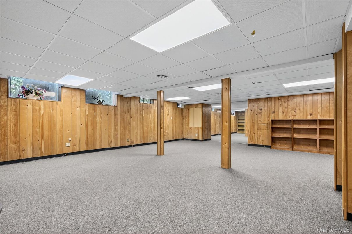 Empty room, Interior, Recessed Lighting, Wooden Walls