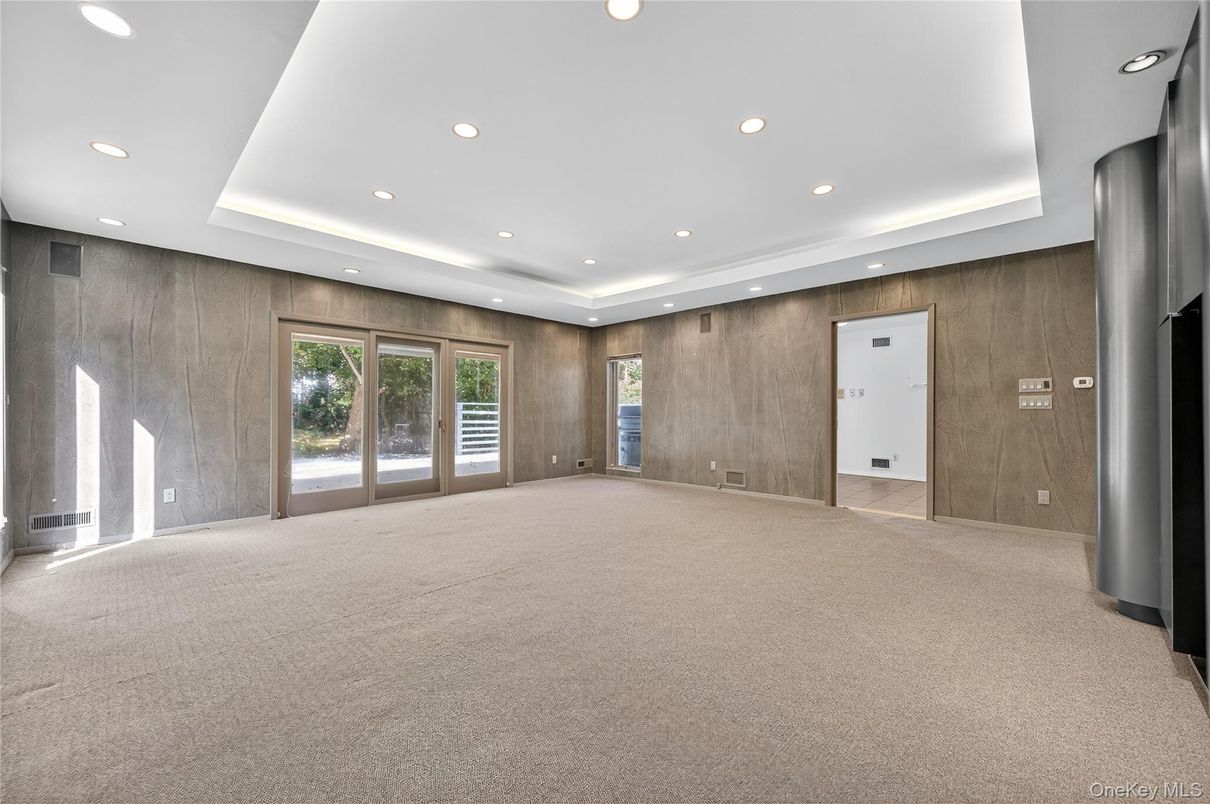 Empty room, Interior, Recessed Lighting