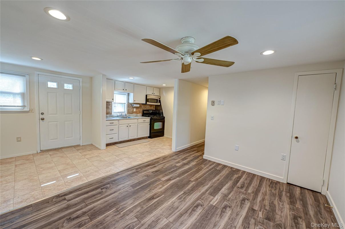 Empty room, Interior, Kitchen, Recessed Lighting, Wood Texture Flooring