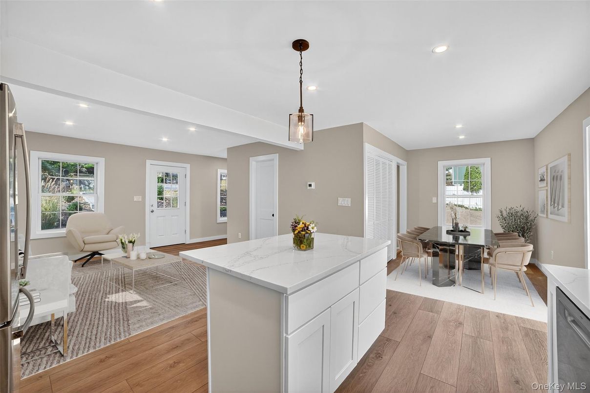 Dining room, Interior, Kitchen, Pendant Lights, Recessed Lighting, Wood Texture Flooring