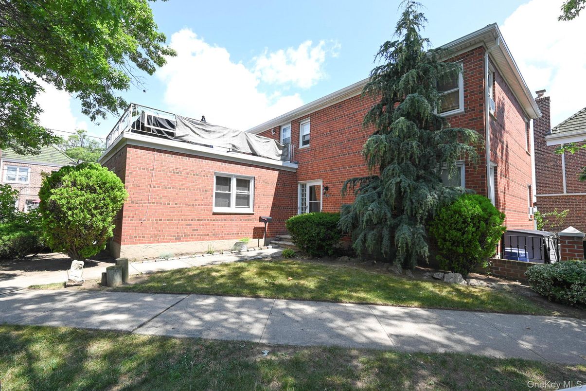 Exterior, Facade, Brick Facade, Tudor Revival
