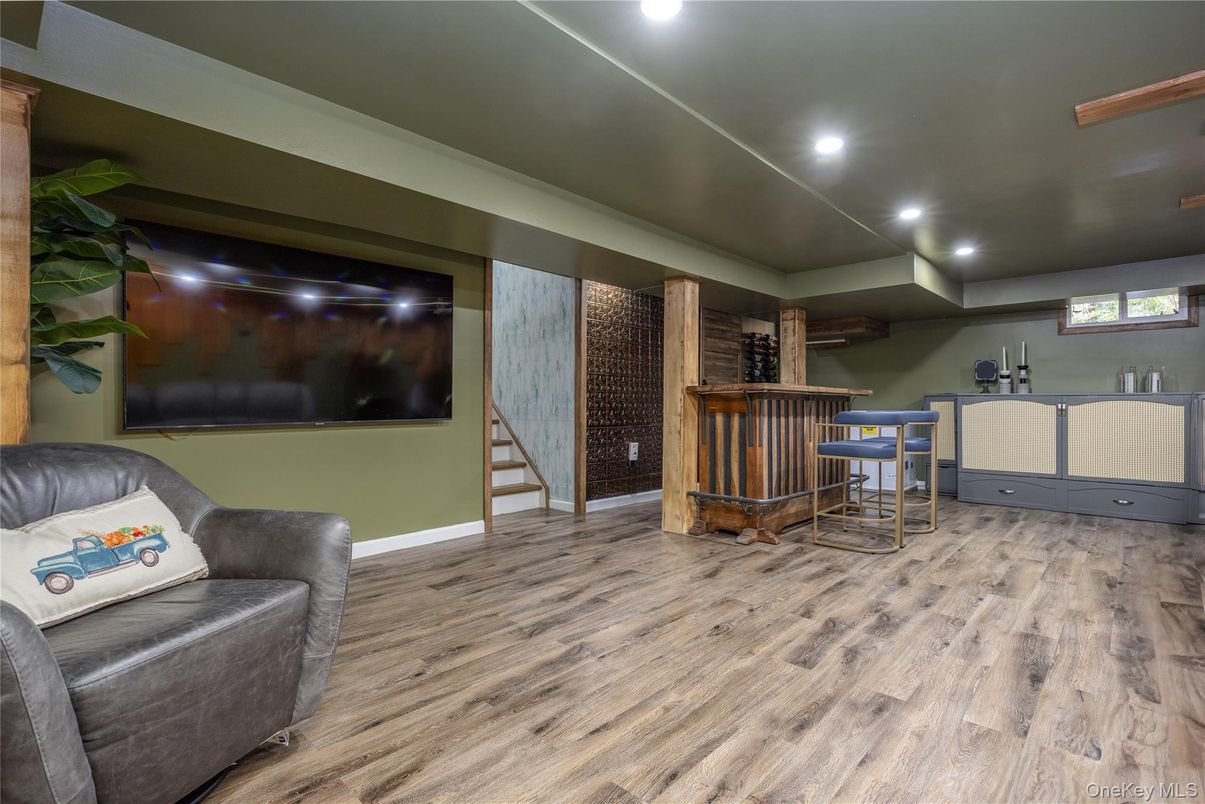 Interior, Recessed Lighting, Wood Texture Flooring