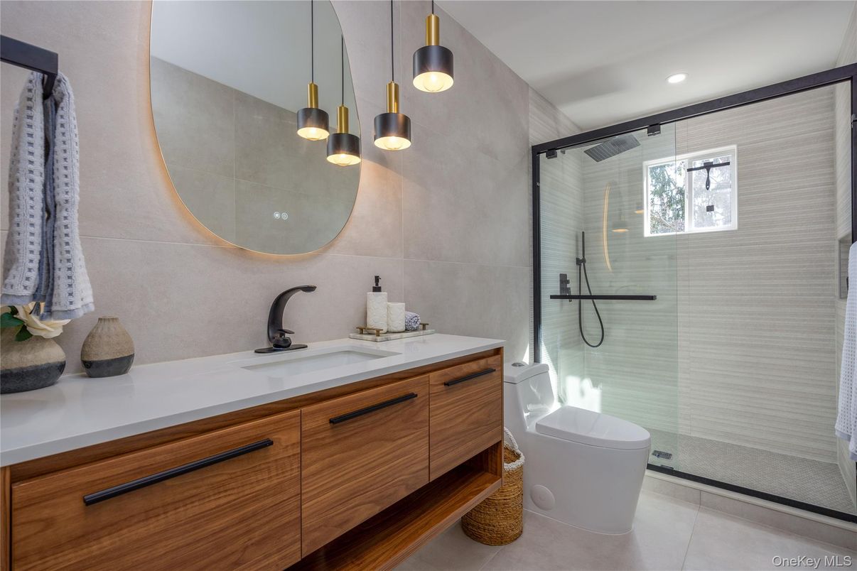 Bathroom, Glass Shower, Interior, Pendant Lights, Recessed Lighting