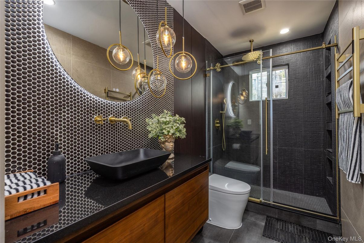 Bathroom, Glass Shower, Interior, Pendant Lights, Recessed Lighting