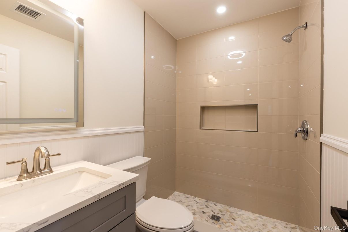 Bathroom, Interior, Recessed Lighting