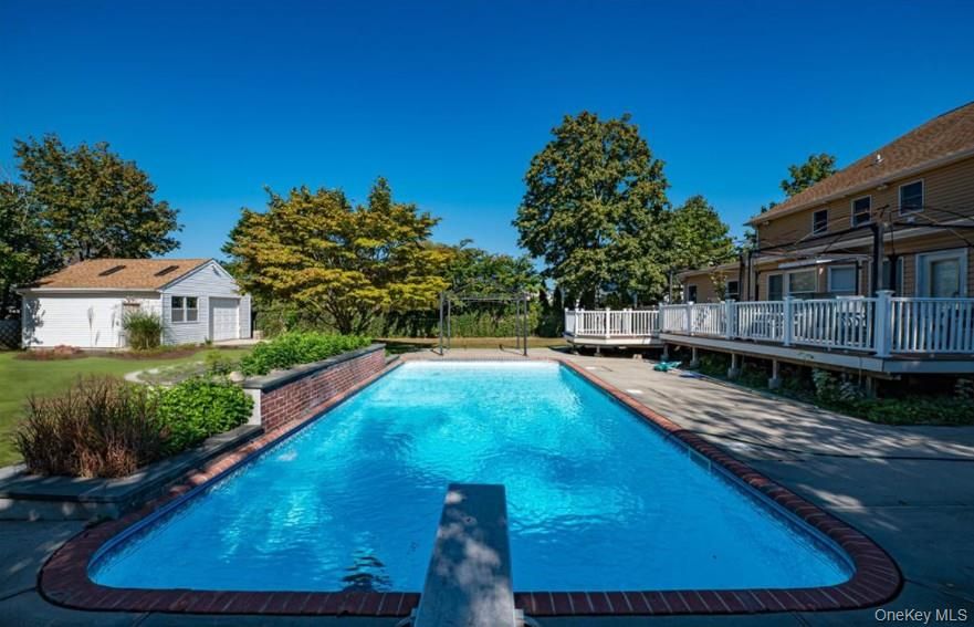 Exterior, Pool