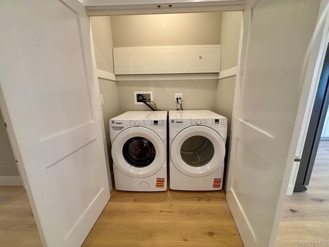 Interior, Washer, Wood Texture Flooring