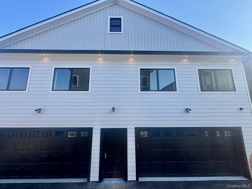 Attached, Exterior, Facade, Farmhouse