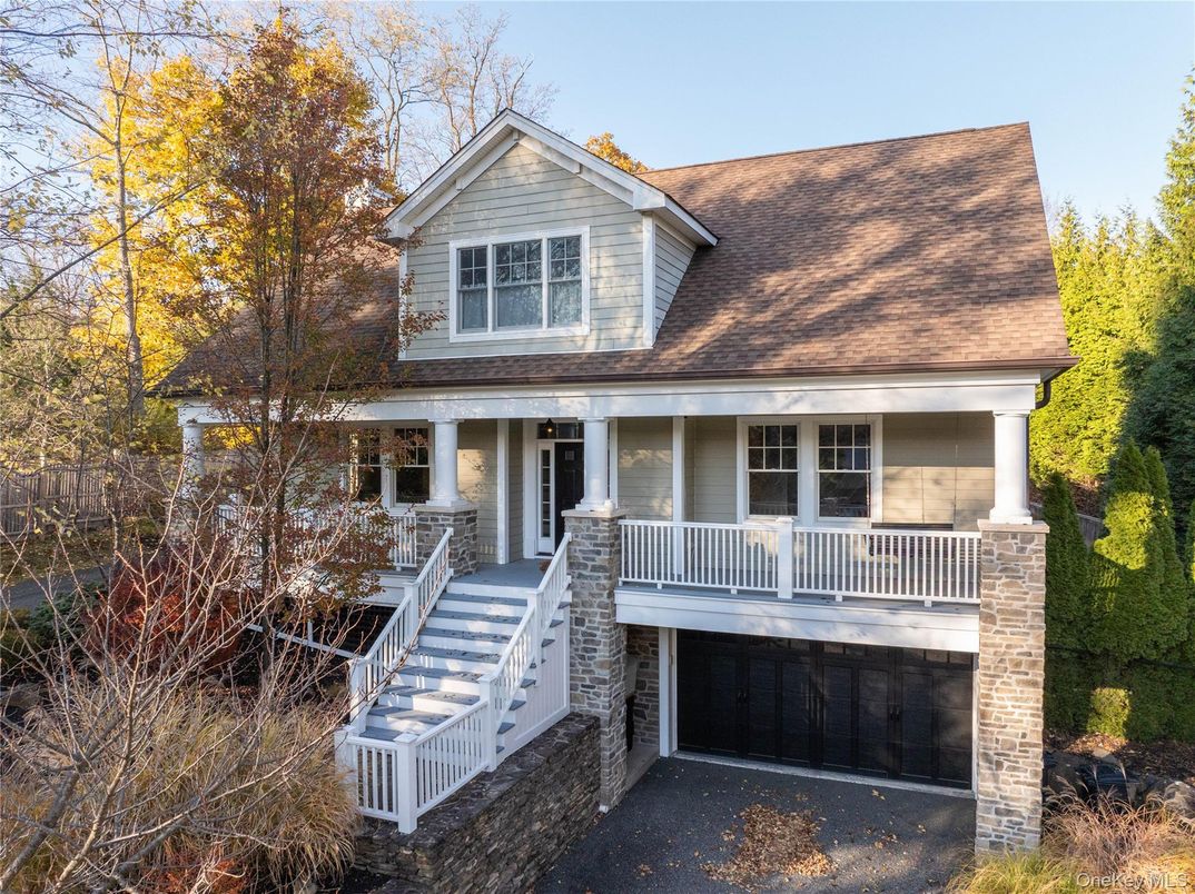 Attached, Exterior, Facade, Cape Cod