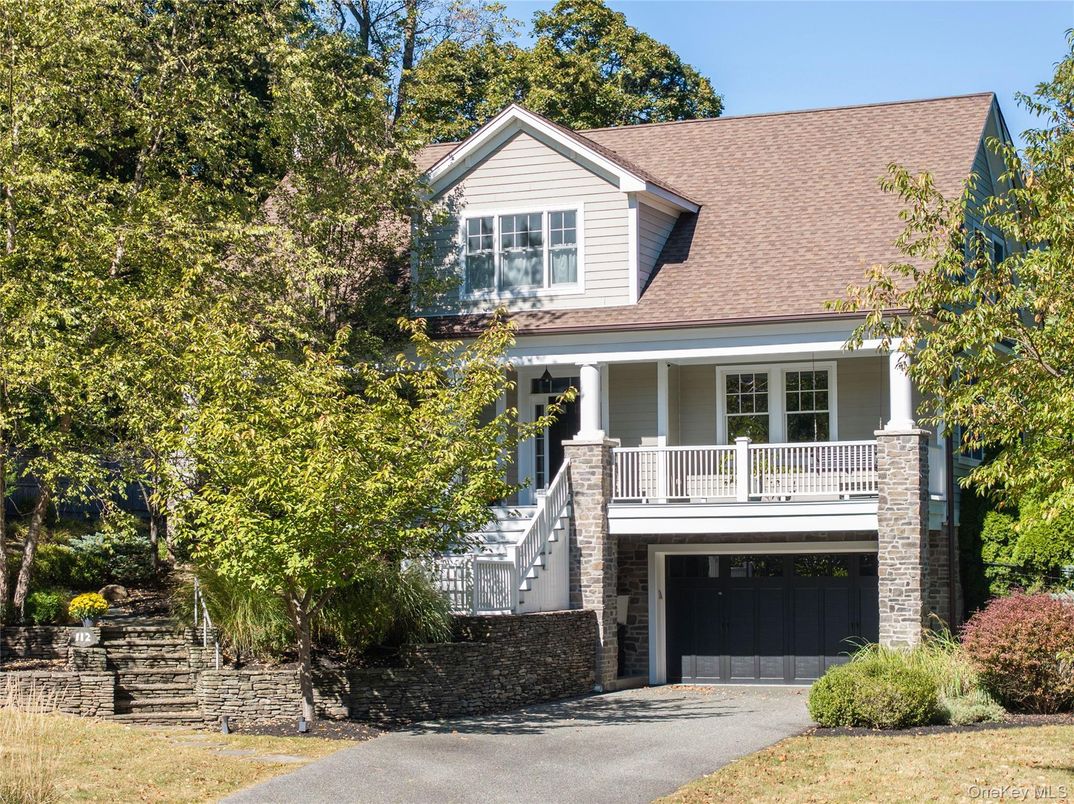 Attached, Exterior, Facade, Farmhouse
