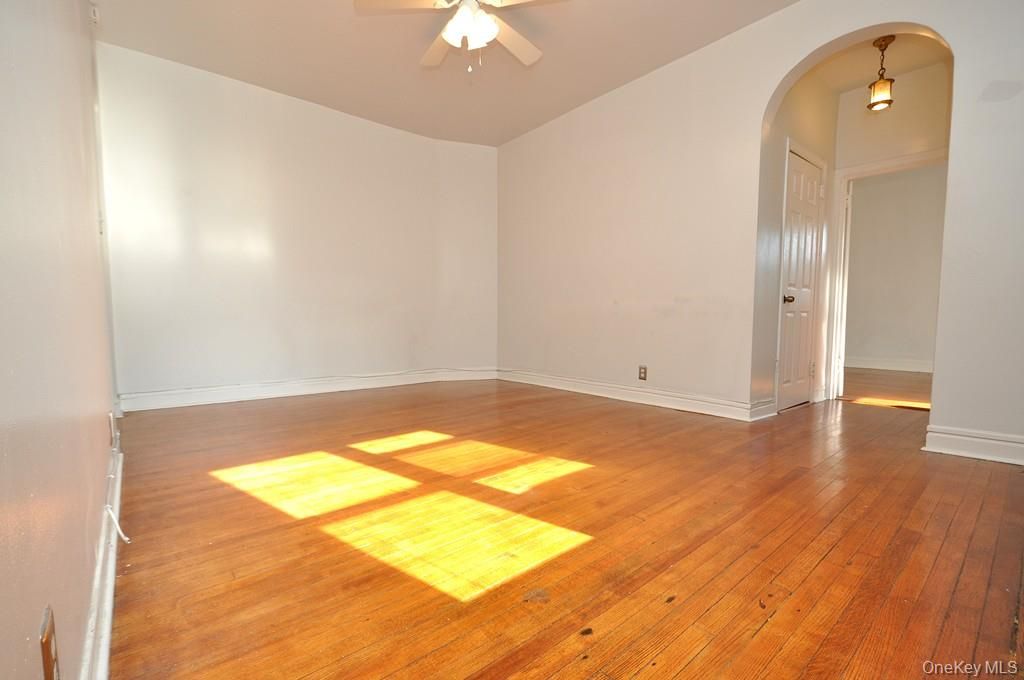 Empty room, Interior, Pendant Lights, Wood Texture Flooring