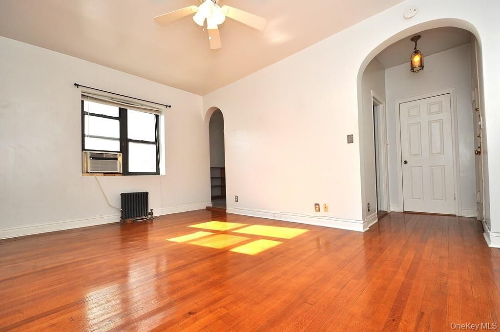 Empty room, Interior, Pendant Lights, Wood Texture Flooring