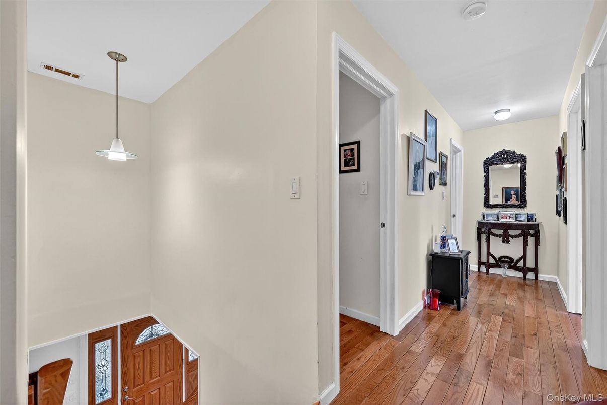 Interior, Pendant Lights, Wood Texture Flooring