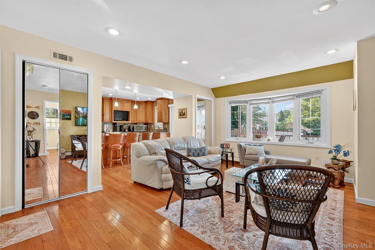 Interior, Kitchen, Living room, Pendant Lights, Recessed Lighting, Wood Texture Flooring