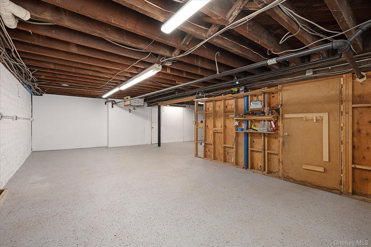 Empty room, Interior, Wooden Beams, Wooden Walls